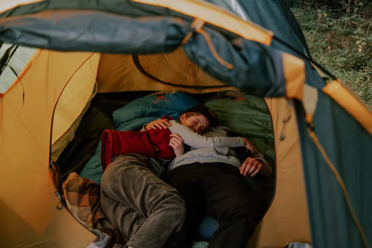Sleeping Bags vs Quilts for UK Camping: A Three-Season Gear Comparison